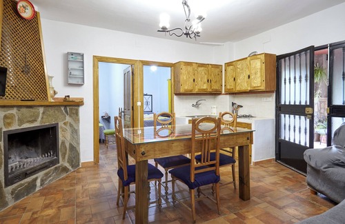 La Iruela House | Country House 'Cortijo De Las Flores' with Shared Pool, Terrace and Garden