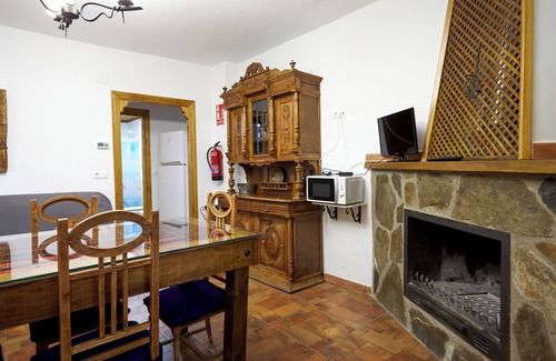 La Iruela House | Country House 'Cortijo De Las Flores' with Shared Pool, Terrace and Garden