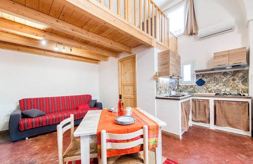 Merine House | Country House 'Flavienne' with Shared Terrace, Wi-Fi and Air Conditioning