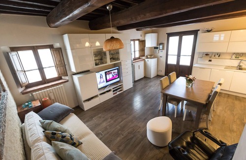 Montone House | Country House in Umbria Montone , 20 min drive from Perugia airport