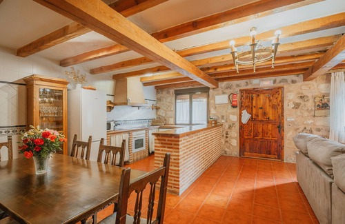 Duruelo House | Country House 'La Escondida' with Private Terrace and Wi-Fi