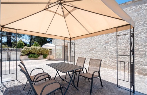 Martina Franca House | Country House 'La Neviera' with Shared Terrace, Wi-Fi and Air Conditioning