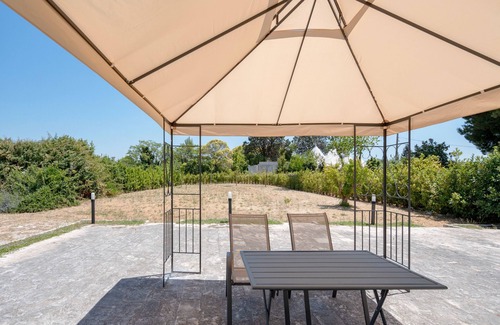 Martina Franca House | Country House 'La Neviera' with Shared Terrace, Wi-Fi and Air Conditioning