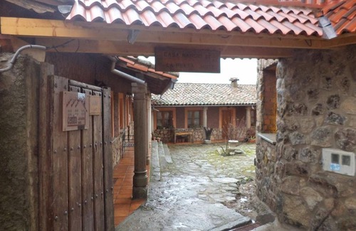 Penacaballera House | Country House 'Mansió De La Plata' with Mountain View, Private Pool and Wi-Fi