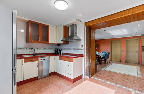 Salas House | Country House 'Nueva' with Mountain View, Private Terrace and Wi-Fi