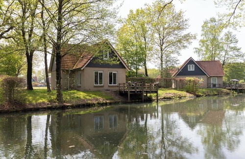 Westerbork House | Country house on beautiful waterfront park