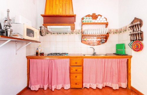 Cati House | Country House 'Vell' with Mountain View, Private Garden and Wi-Fi