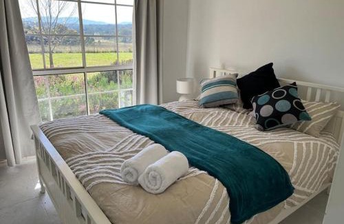 Bogee House | Country House with Stunning Views for 1-10 people