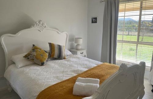 Bogee House | Country House with Stunning Views for 1-10 people