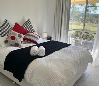 Bogee House | Country House with Stunning Views for 1-10 people