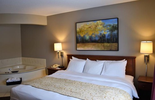 River Falls Hotel | Country Inn River Falls