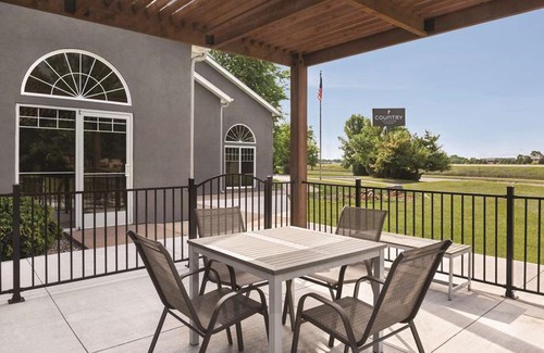 Cottage Grove Hotel | Country Inn & Suites by Radisson Cottage Grove MN