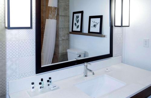 New Braunfels Hotel | Country Inn & Suites by Radisson, New Braunfels, TX