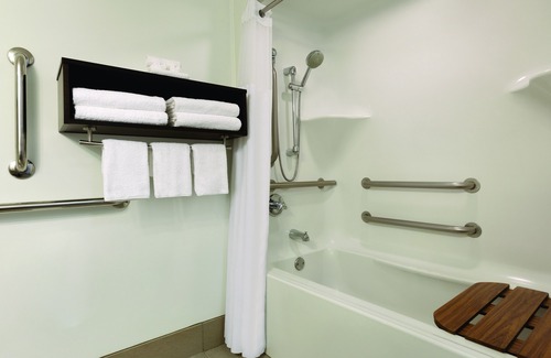 Brooklyn Center Hotel | Country Inn & Suites by Radisson, Brooklyn Center, MN