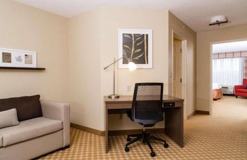 Brookfield Hotel | Country Inn & Suites by Radisson, Milwaukee West Brookfield , WI