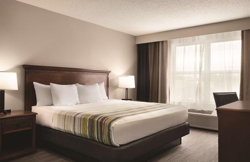 Marinette Hotel | Country Inn & Suites by Radisson Marinette WI