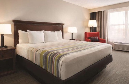 Marinette Hotel | Country Inn & Suites by Radisson Marinette WI