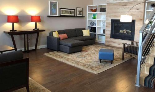 Rapid City Hotel | Country Inn & Suites by Radisson, Rapid City, SD