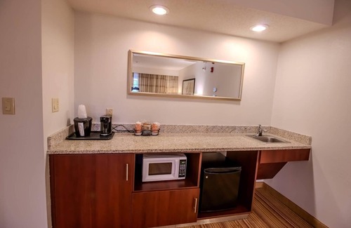 Altoona Hotel | Country Inn & Suites by Radisson, Convention Center