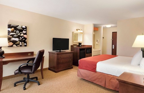 Cedar Rapids - Iowa City Hotel | Country Inn & Suites by Radisson, Cedar Rapids Airport, IA