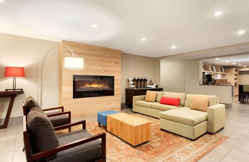 Cedar Rapids - Iowa City Hotel | Country Inn & Suites by Radisson Cedar Rapids Airport IA