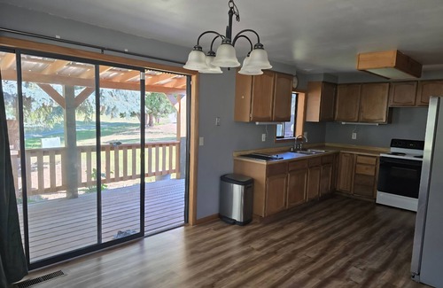 Colville House | Country Living 6 miles from Colville, easy access, on a beautiful large pond!