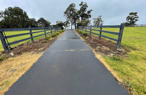 Kenthurst House | Country private estate overlooking panoramic views,Pet friendly . Resort pool