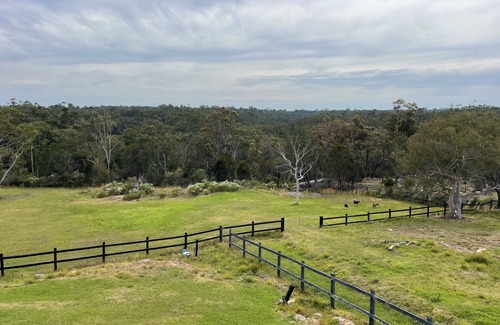 Kenthurst House | Country private estate overlooking panoramic views,Pet friendly . Resort pool