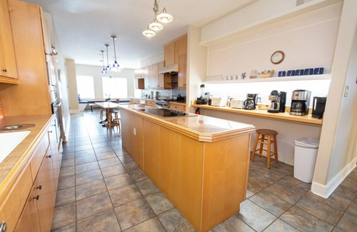 McNeill House | Country Retreat on private 40ac Lake. 250 acres.9 Bedrooms + 2 Dorms -Sleeps 43