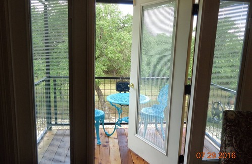 New Braunfels Apartment | COUNTRY SETTING CLOSE TO BIG CITY ATTRACTIONS