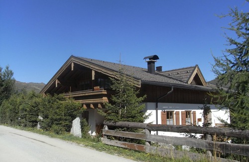 Hochkrimml Apartment | Country-style apartment with mountain views and close to the slopes