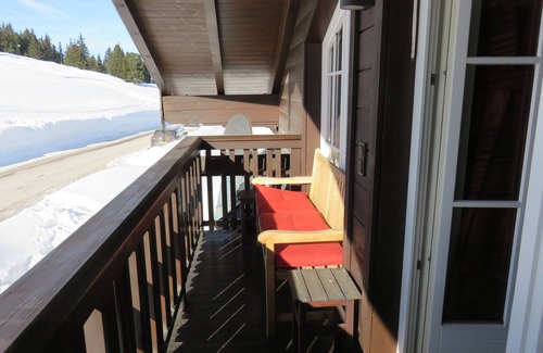 Hochkrimml Apartment | Country-style apartment with mountain views and close to the slopes in the Zille