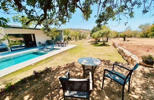 Mem Moniz Villa | Country villa in Algarve, 15 min from beach
