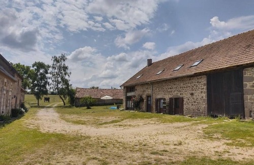 Saint-Bonnet-de-Four Cottage | Countryside Cottage with Pets, Wifi, Parking, Saint-Bonnet-de-Four
