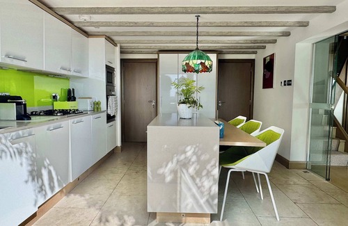 Macclesfield House | Countryside Cottage with Panoramic Views