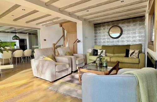 Macclesfield House | Countryside Cottage with Panoramic Views