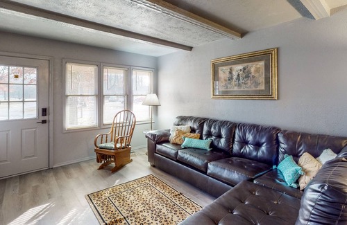 Simonton Lake House | Countryside retreat near the lake with central AC & patio - dog-friendly