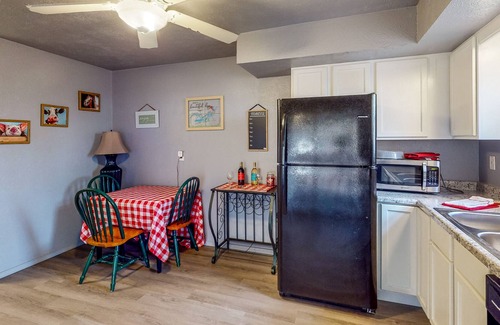 Simonton Lake House | Countryside retreat near the lake with central AC & patio - dog-friendly