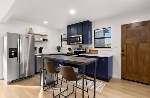 Canyon Lake Apartment | Couple's Lake View Getaway! - Kayaks, Paddle Boards + Pet Friendly -