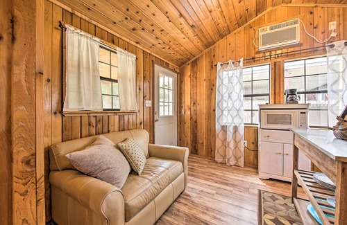 Canyon Lake Cabin | Couples Cabin w/Luxury Deck, 1 Mi to Canyon Lake!