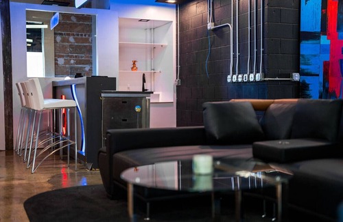 Sparta House | Couples Sanctuary | Cozy Lounge | Fire Pit | Art