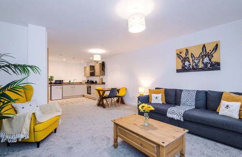 Bury Apartment | Court House Apartments by Assured Stays