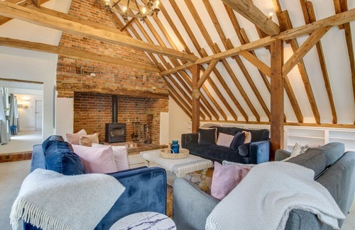 Warbleton House | Court Lodge Oast - Five Bedroom House, Sleeps 11