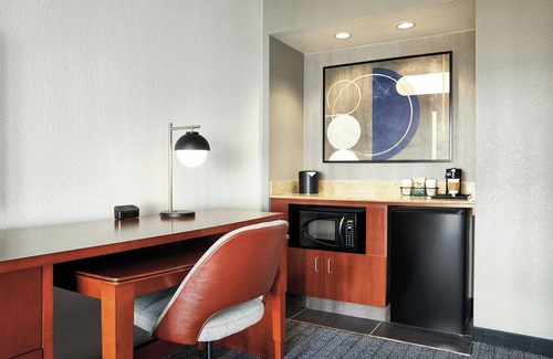 Maryland Heights Hotel | Courtyard by Marriott St Louis Westport Plaza