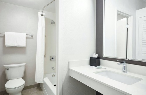 Maryland Heights Hotel | Courtyard by Marriott St Louis Westport Plaza