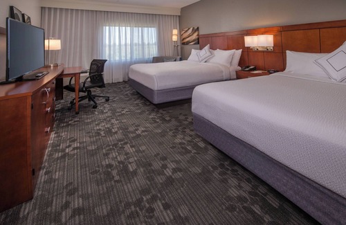 Potomac Falls Hotel | Courtyard by Marriott Dulles Town Center