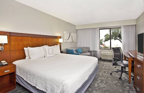Gulfport Hotel | Courtyard by Marriott Gulfport Beachfront
