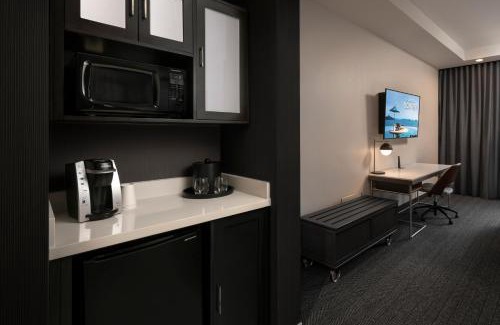 Clear Lake Shores Hotel | Courtyard by Marriott Houston Kemah