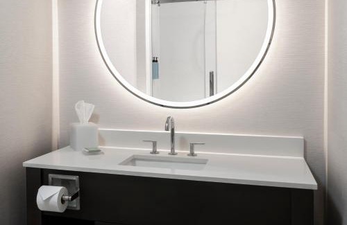 Clear Lake Shores Hotel | Courtyard by Marriott Houston Kemah