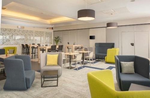Saint - Martin - du - Touch Hotel | Courtyard by Marriott Toulouse Airport